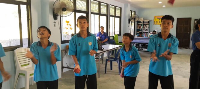 Juggling one ball and clapping