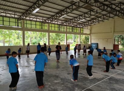 Wat Kom school Friday 17th Nov 02