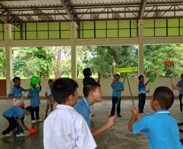 Wat Kom school Friday 17th Nov 03