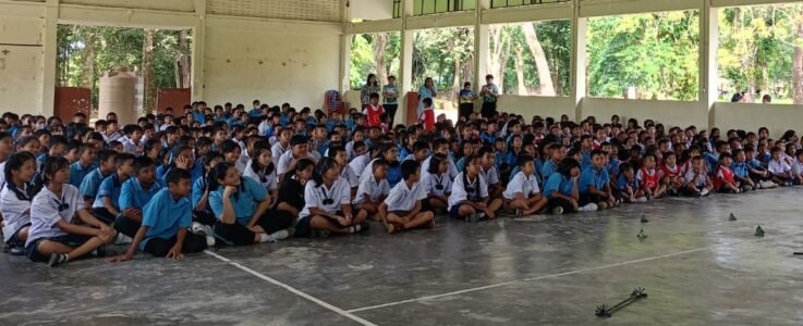 Wat Kom school Friday 17th Nov 06